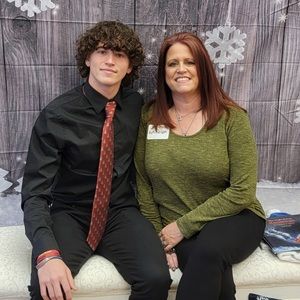 Meet your Posher, Kim!👗👔👟👠